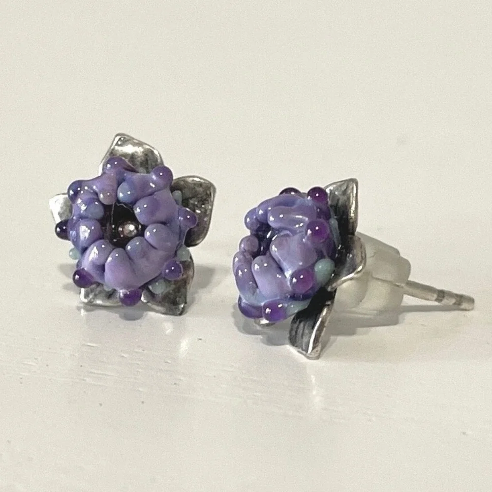 Sterling Silver Petite Purple Flower Stud Earrings Glass Lampwork Earrings‎
